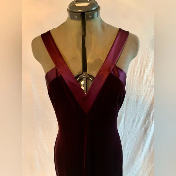 Vintage - David Meister Velvet Burgundy Formal Dress. Size 8 - Picture 5 of 7